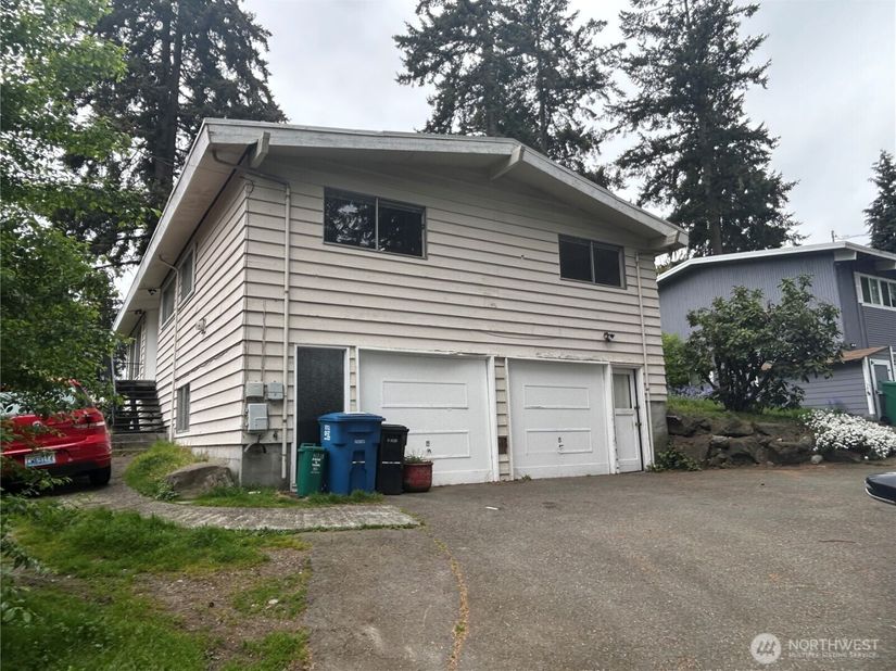 11718 5th Avenue NE, Seattle WA 98125