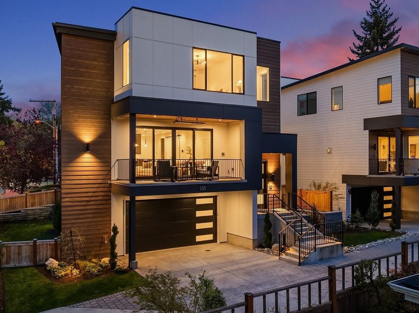138 8th Court, Kirkland WA 98033