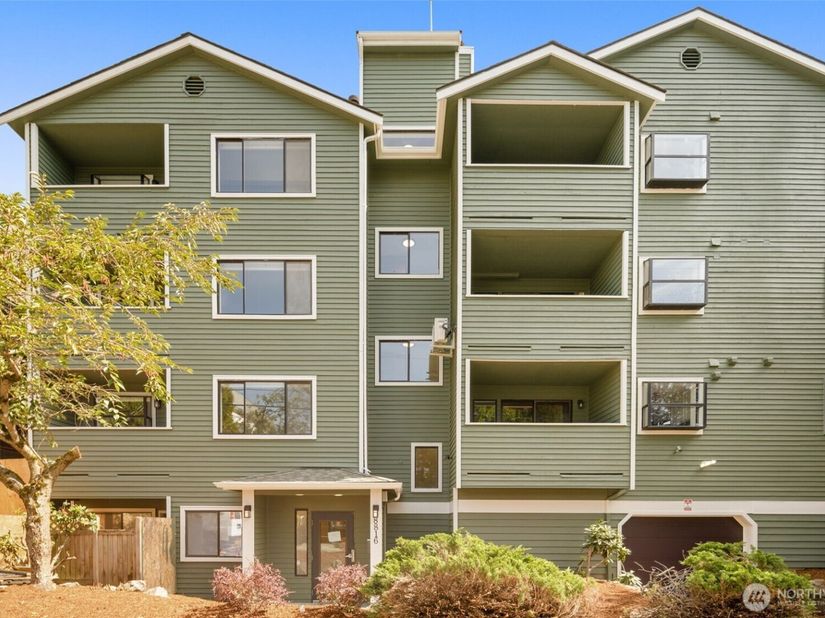 8816 Nesbit Avenue N 104, Seattle WA 98103