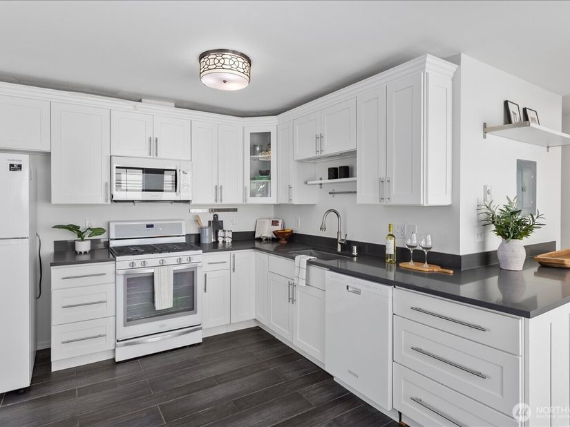 13716 Midvale Avenue N C, Seattle WA 98133