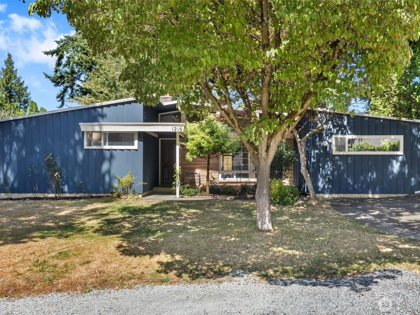 1216 N 172nd Street, Shoreline WA 98133