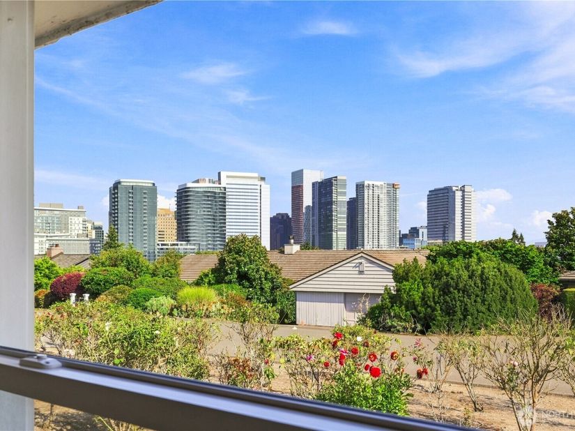 9810 Vineyard Crest, Bellevue WA 98004