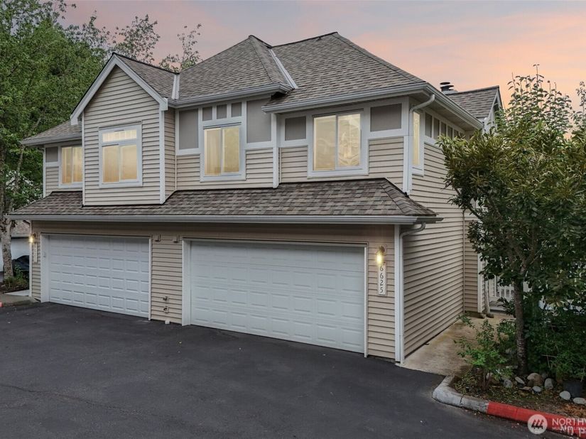 6625 SE Cougar Mountain Way 2, Bellevue WA 98006