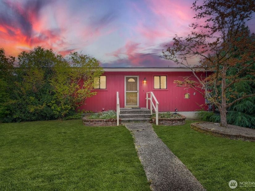 12524 13th Avenue SW, Burien WA 98146