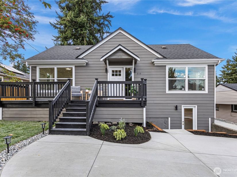 618 N 125th Street, Seattle WA 98133