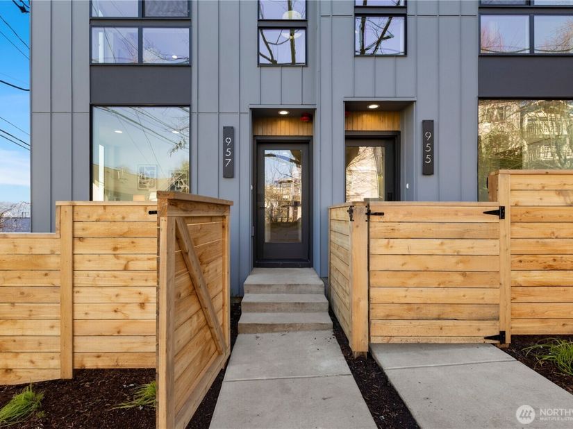 957 N 35th Street, Seattle WA 98103