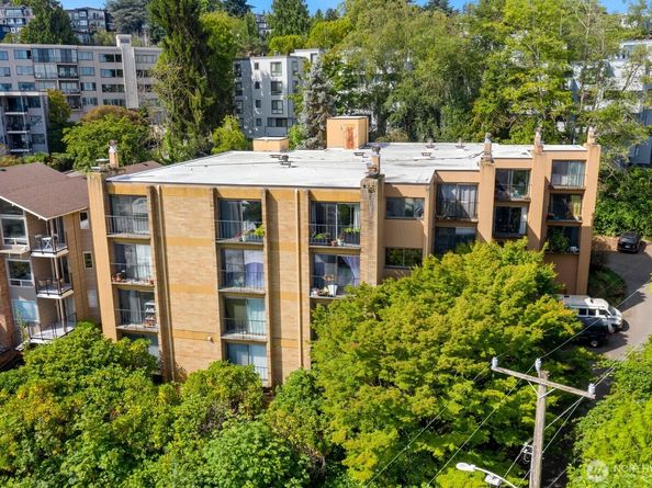 3710 25th Place W 405, Seattle WA 98199