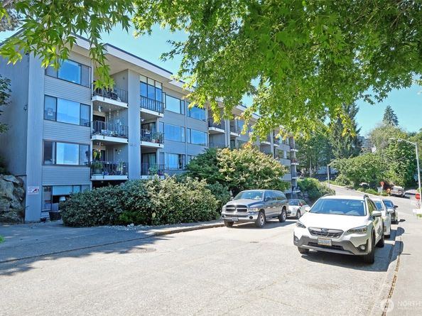 3661 24th Place W 306, Seattle WA 98199