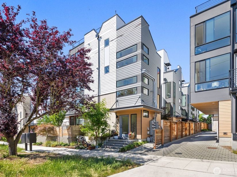 916 NW 56th Street G, Seattle WA 98107
