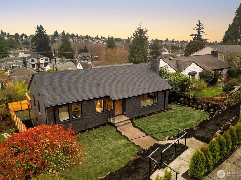 2518 36th Avenue W, Seattle WA 98199