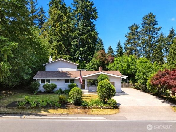 15621 84th Avenue NE, Kenmore WA 98028