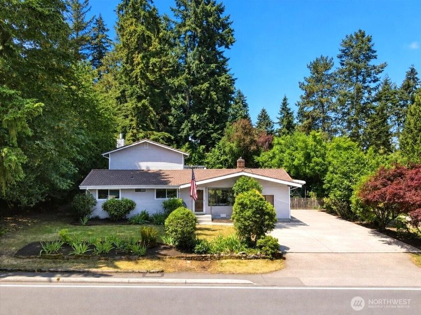15621 84th Avenue NE, Kenmore WA 98028