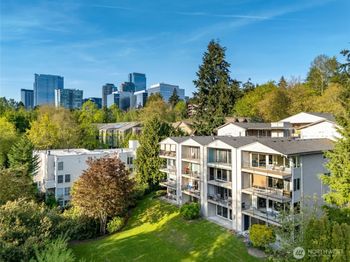 321 Bellevue Way SE