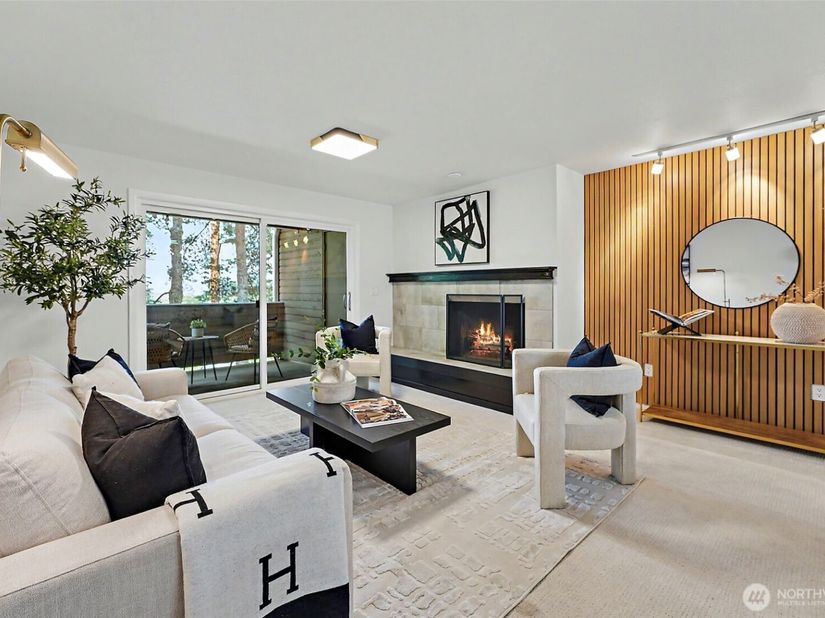 13605 NE 8th Street 203, Bellevue WA 98005