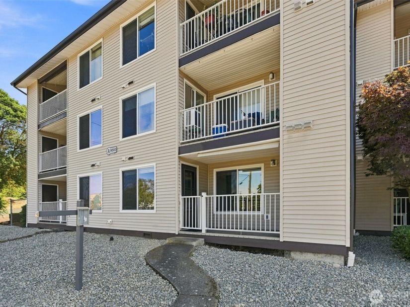 9000 25Th Avenue SW 102A, Seattle WA 98106