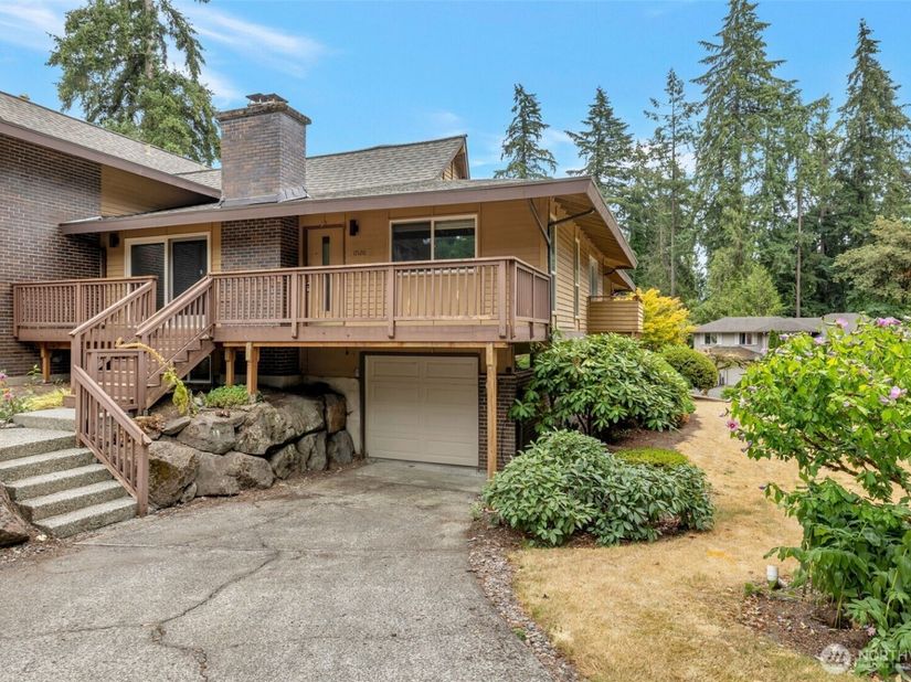17120 NE 2nd Place, Bellevue WA 98008