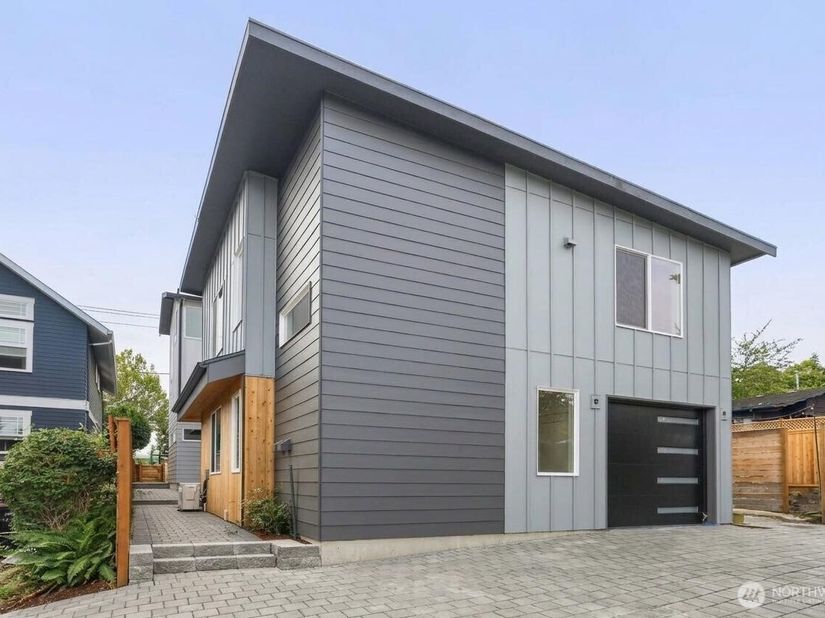 5042 35th Avenue NE, Seattle WA 98105