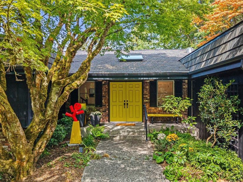11233 240th St SW, Woodway WA 98020