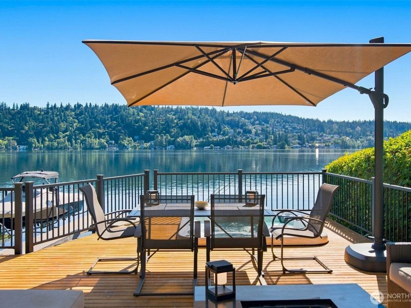 2002 W Lake Sammamish Parkway NE, Redmond WA 98052