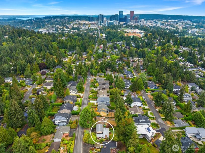 1652 104th Avenue SE, Bellevue WA 98004