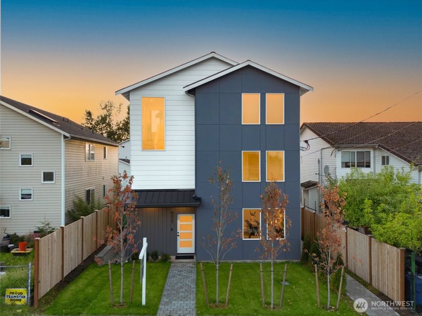 9323 Marcus Avenue S, Seattle WA 98118