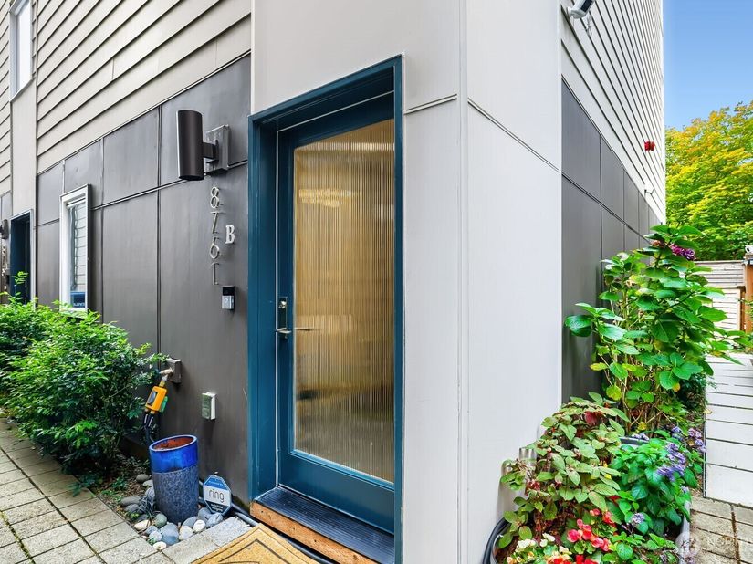 8761 15th Avenue NW B, Seattle WA 98117