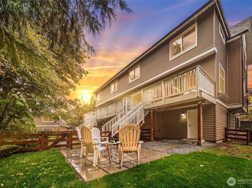 22652 NE Alder Crest Lane, Redmond WA 98053