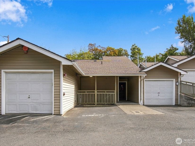 901 E Marine View Drive 305, Everett WA 98201