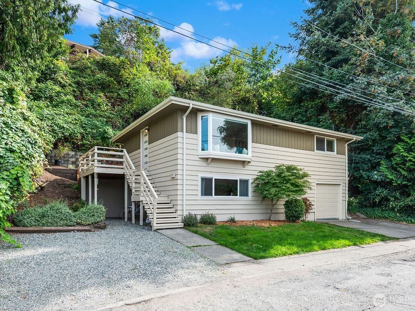 5625 SW Teig Place, Seattle WA 98116