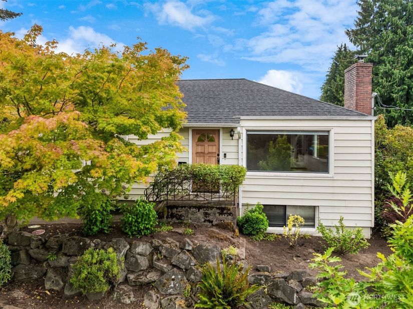2909 W Smith Street, Seattle WA 98199
