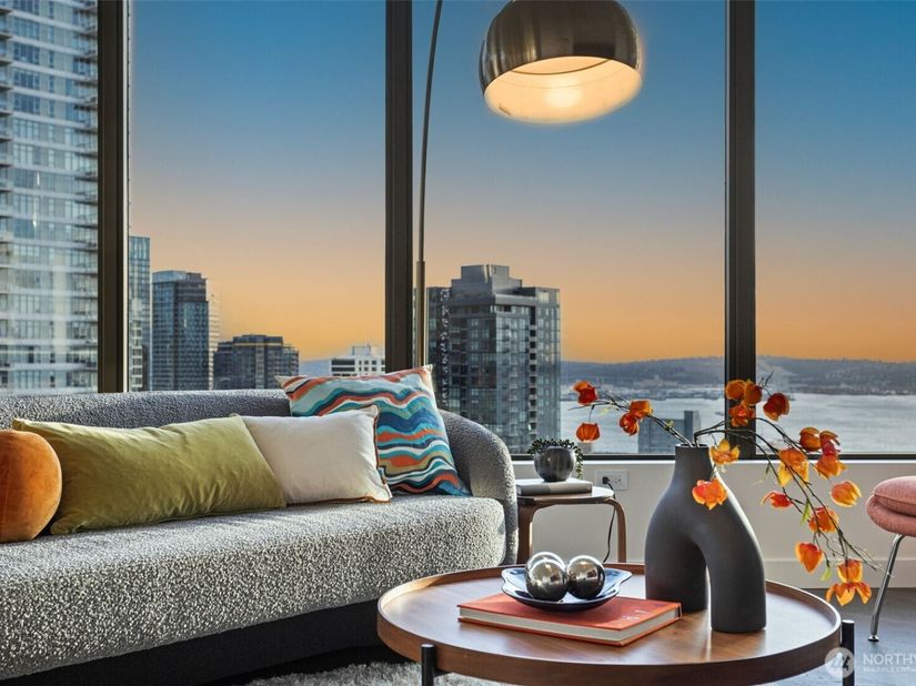 2510 6th Avenue 2504, Seattle WA 98121