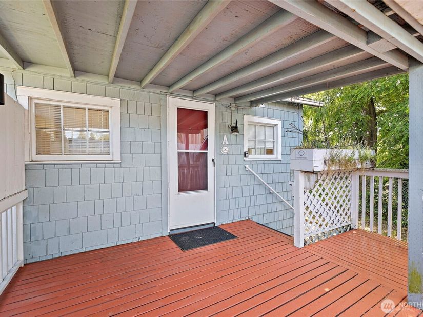 10346 Midvale Avenue N, Seattle WA 98133