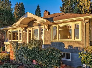 707 Lake Washington Boulevard S