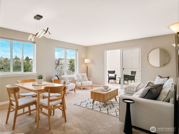 5624 Roosevelt Way NE 302, Seattle WA 98105