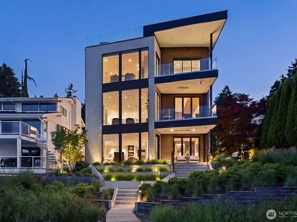 9810 SE Shoreland Drive, Bellevue WA 98004