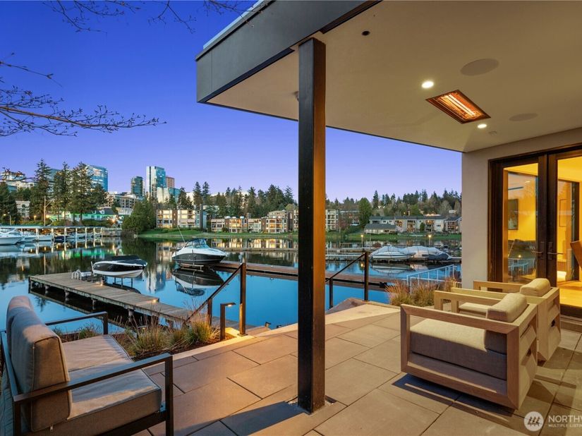 9810 SE Shoreland Drive, Bellevue WA 98004