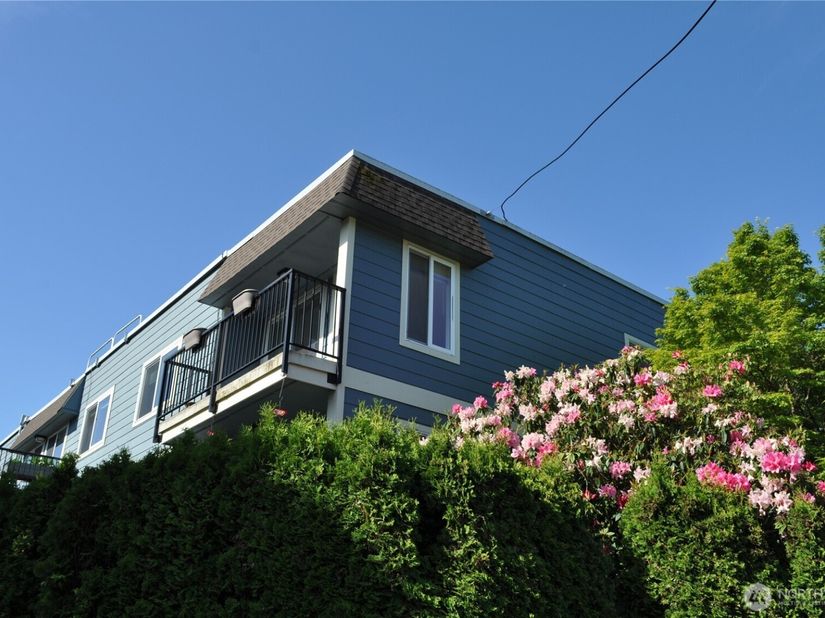 10110 Greenwood Avenue N 306, Seattle WA 98133