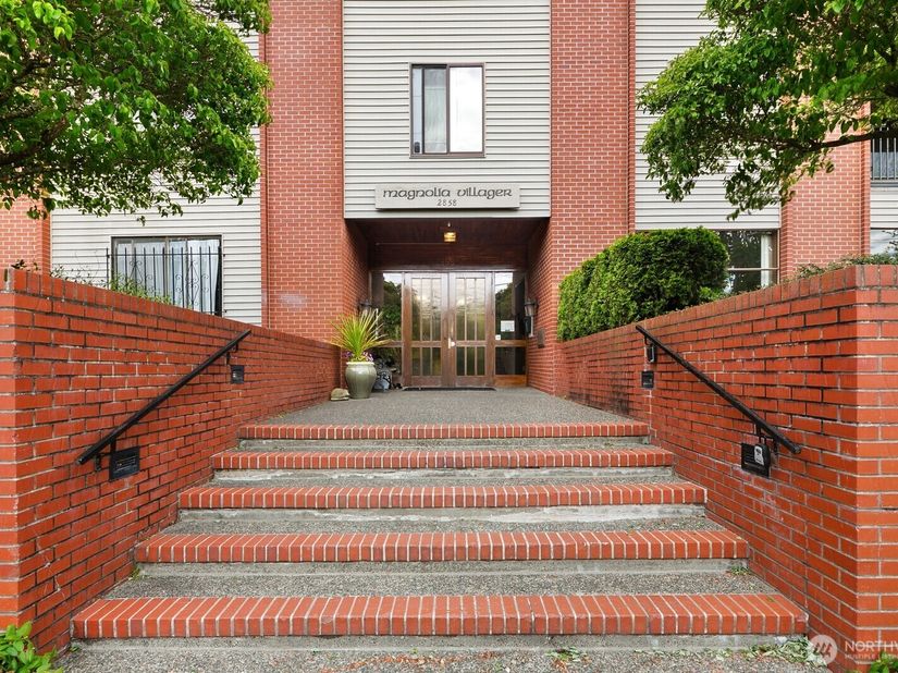 2858 32nd Avenue W 106, Seattle WA 98199
