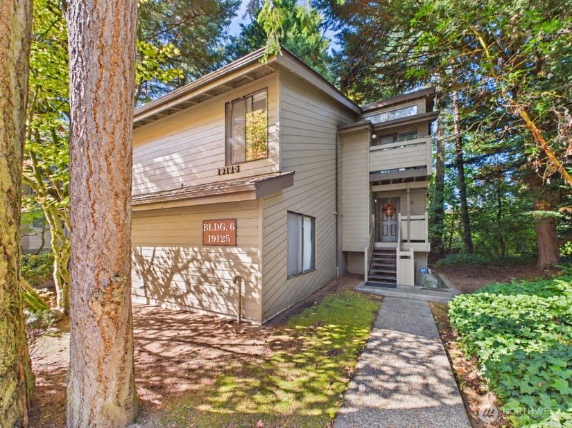 19125 Ballinger Way NE 202, Shoreline WA 98155