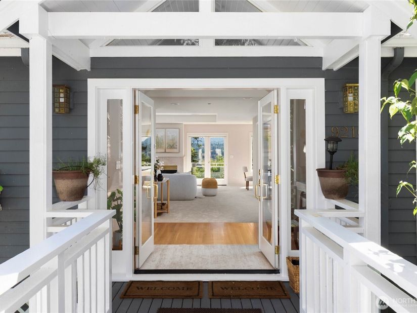 9210 Parkwood Ridge Road, Mercer Island WA 98040