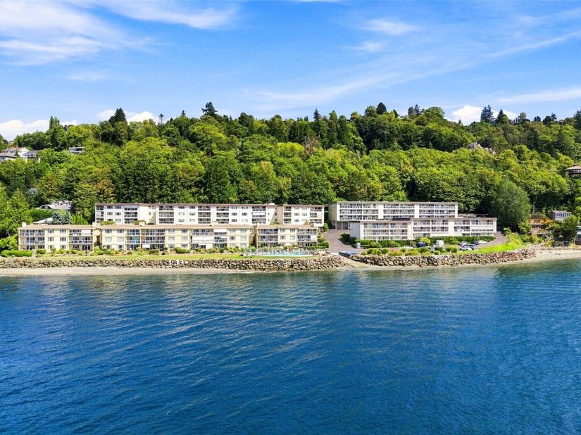 10203 47th Avenue SW B8, Seattle WA 98146