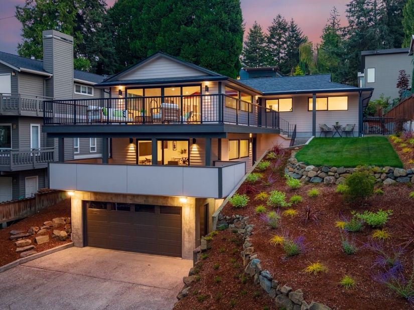 12069 Lakeside Place NE, Seattle WA 98125