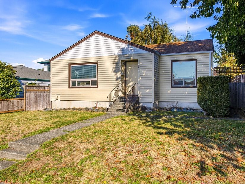 2114 Parker Place, Bremerton WA 98310