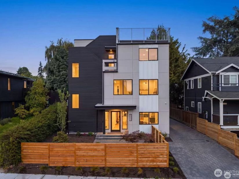 6208 43rd Avenue NE, Seattle WA 98115