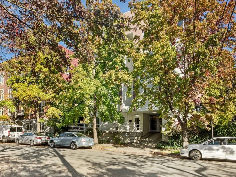 1828 11th Avenue 205, Seattle WA 98122