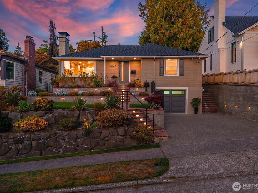 3542 43rd Avenue W, Seattle WA 98199