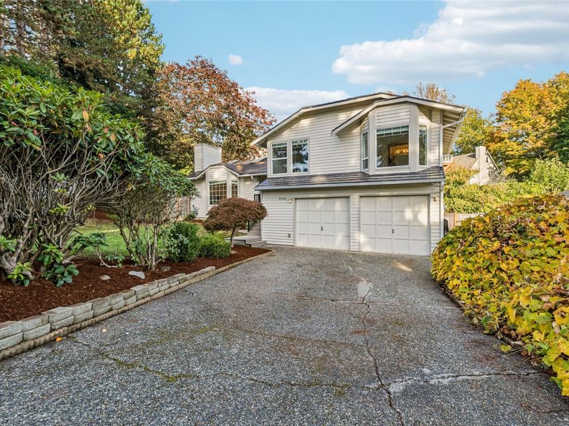 9700 NE 141st Court, Kirkland WA 98034