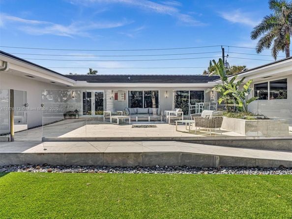 840 S Southlake Dr, Hollywood FL 33019