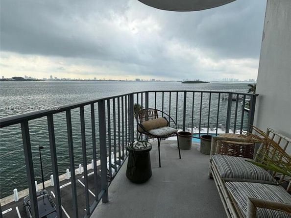 11930 N Bayshore Dr 406, North Miami FL 33181
