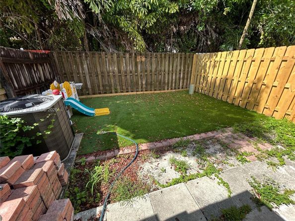 7402 NW 75th St, Tamarac FL 33321